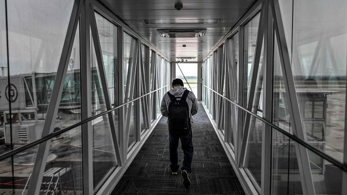 Telediario 1 - Un piloto fotografía cómo se ha vivido el confinamiento por el coronavirus desde las alturas