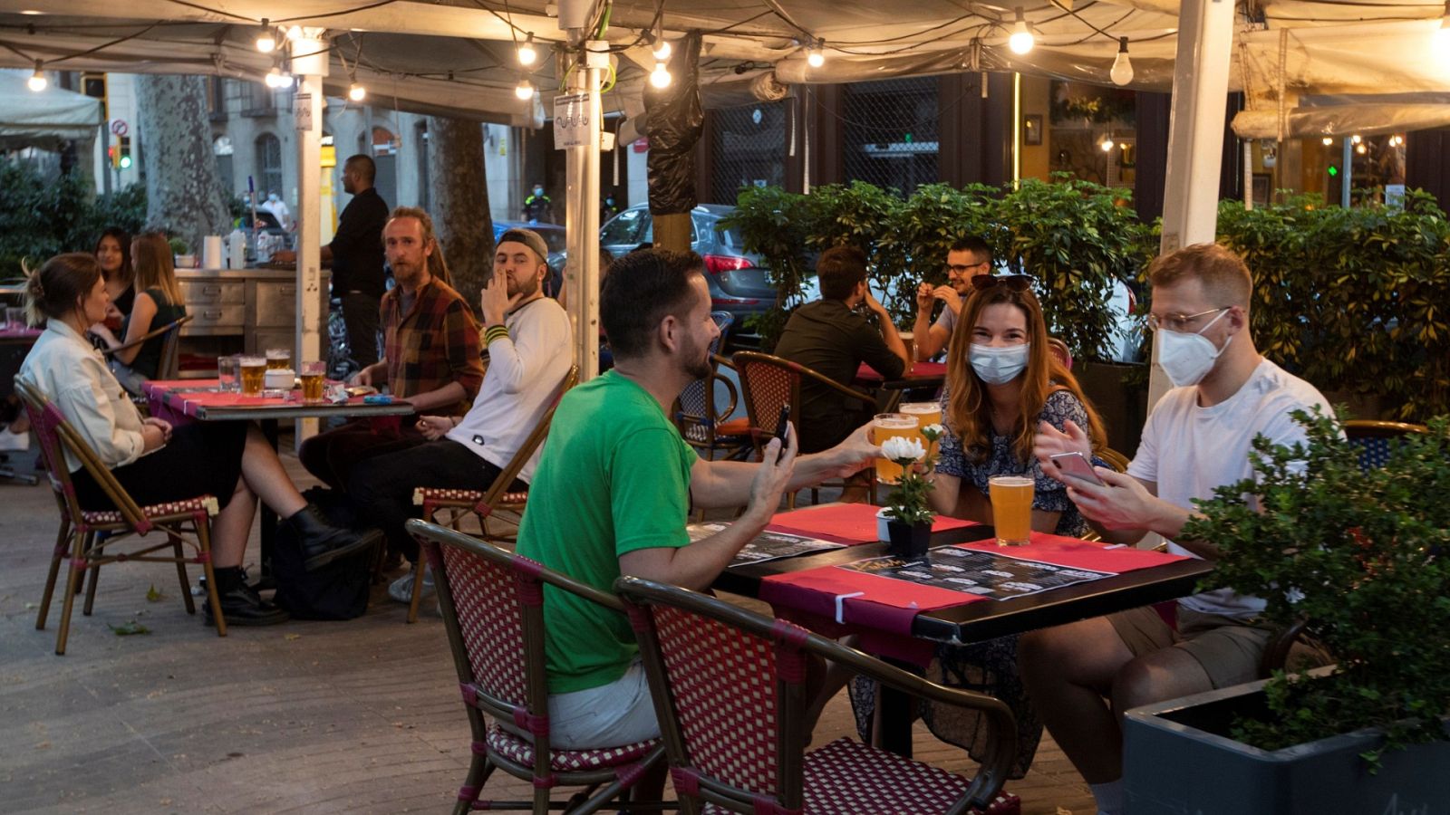 La Fase 3 elimina las franjas horarias y permite reuniones de hasta 20 personas