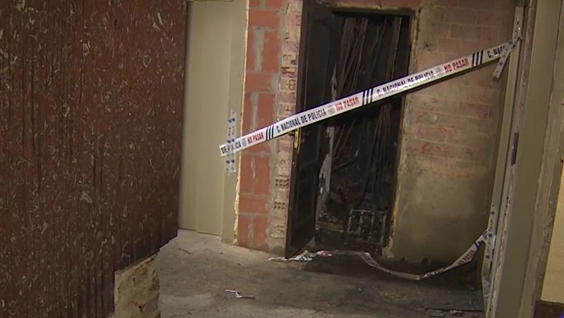 Un incendio en Gijón deja sin luz a 128 viviendas