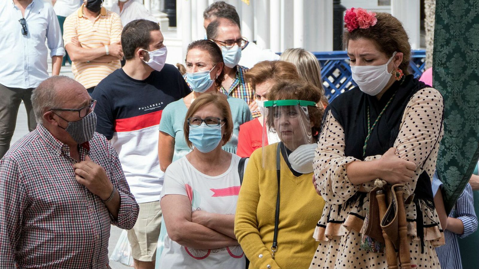 El Rocío celebra su tradicional fiesta sin peregrinos ni romería por el coronavirus - RTVE.es - Telediario 1 | Ver