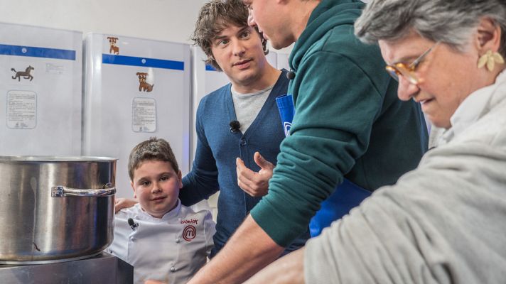 MasterChef - MasterChef 8 - Albert quiere cotillear con los aspirantes