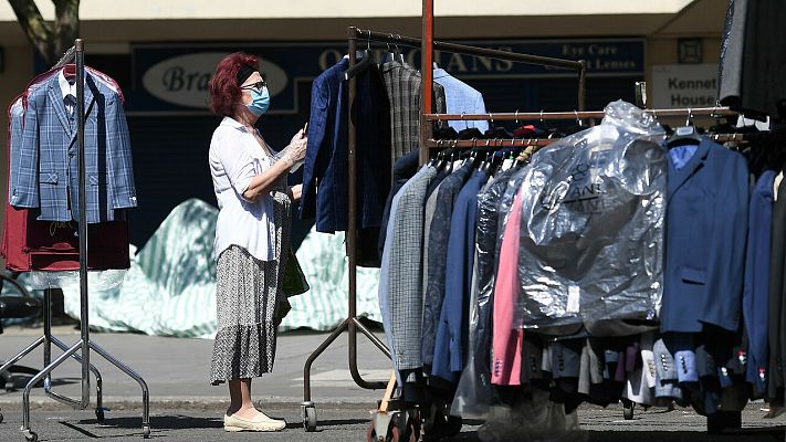 Telediario 1 - El mundo entero alivia las restricciones