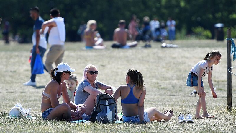 Inglaterra reabre los colegios mientras Reino Unido sobrepasa los 39.000 fallecidos