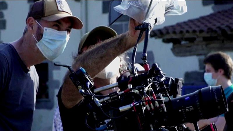 Mascarillas, guantes y geles: así vuelven los rodajes de cine durante la desescalada