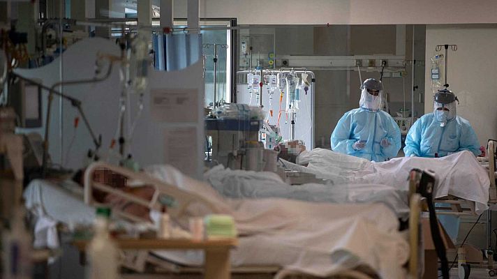 Telediario 1 - Las muertes en España se dispararon un 74% en el pico de la epidemia