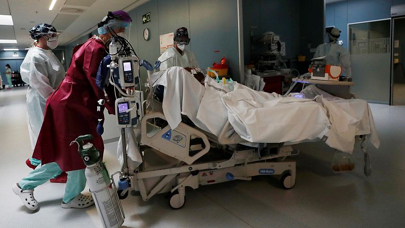 Las muertes se dispararon en el pico de la epidemia, con 47.000 fallecidos más en dos meses | Ver