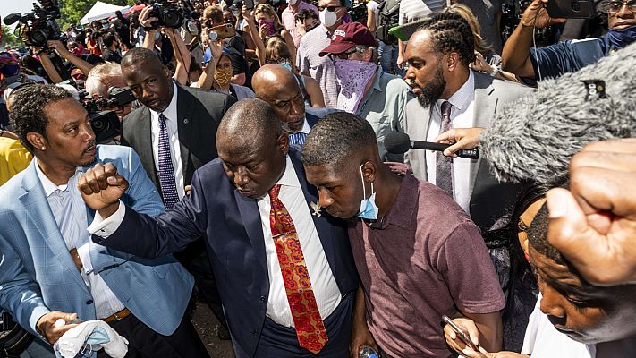 Telediario 1 - Imputan a tres oficiales más por la muerte de Floyd y elevan los cargos del principal acusado