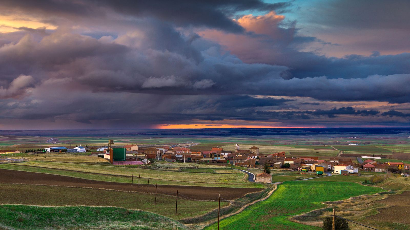 Tormentas y chubascos localmente fuertes en la zona centro y noreste peninsular - Ver ahora