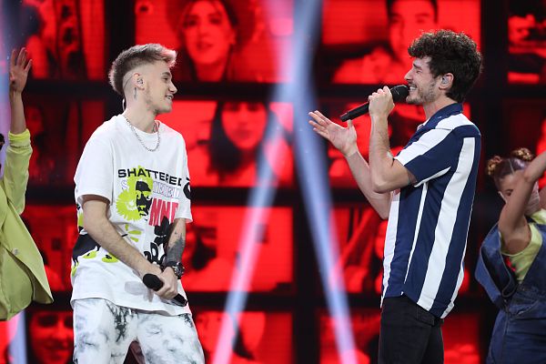 OT 2020 - Miki Núñez y Hugo cantan "Me vale" en la Gala 12