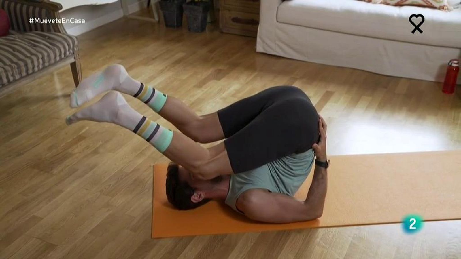 Muévete en casa - ¡Estira espalda y abdomen!