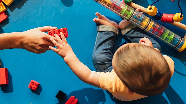 Telediario 1 - La policía local de Sevilla cierra una supuesta guardería ilegal