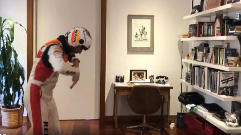 Así se entrena vuelo sin motor en el salón de casa | Ver