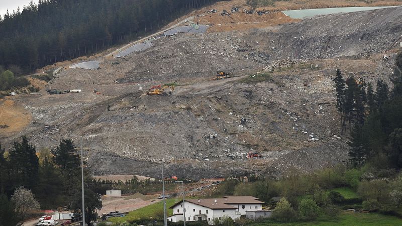 Cuatro meses sin hallar a los obreros sepultados en Zaldíbar | Ver