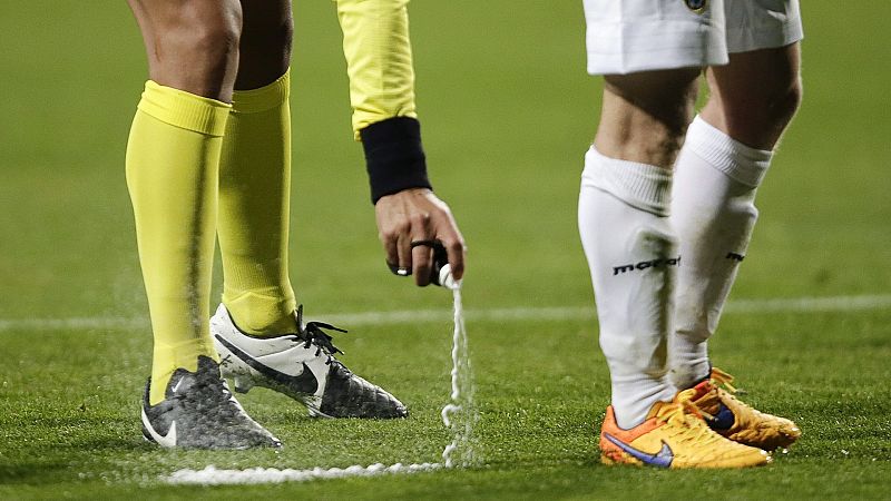 La FIFA, a juicio por no respetar la patente del aerosol evanescente