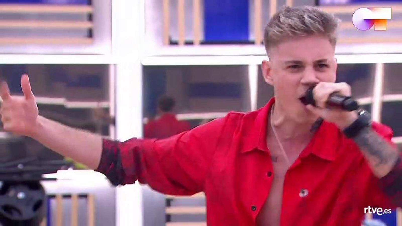 Hugo canta "Radioactive", de Imagine Dragons, en el primer pase de micros de la Gala Final de Operación Triunfo 2020