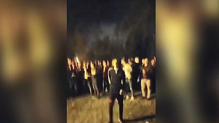 Telediario 1 - 400 jóvenes se concentran en una fiesta en el lago Mendillorri, en Pamplona, pese al estado de alarma