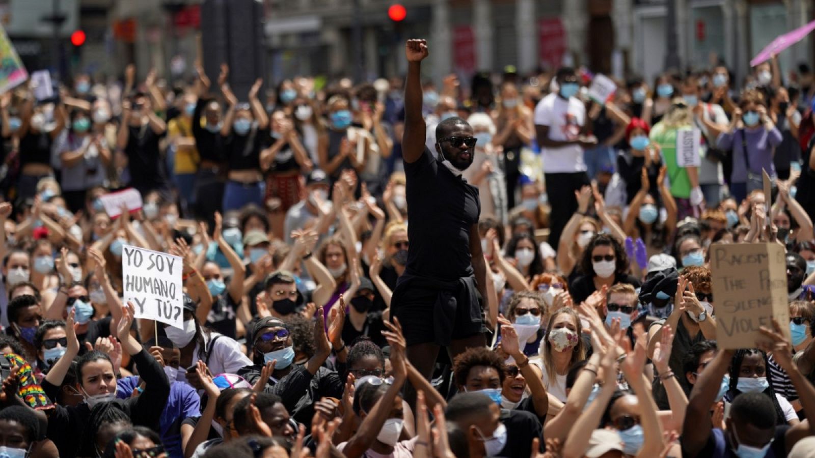Miles de personas se manifiestan en Madrid contra el racismo y la ley de extranjería