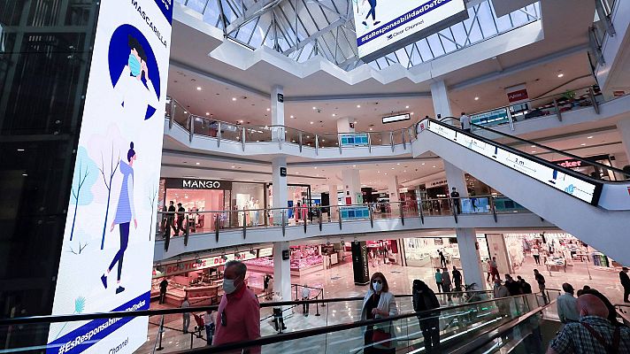 Telediario 1 - Abiertos desde este lunes los 568 centros comerciales que hay en España
