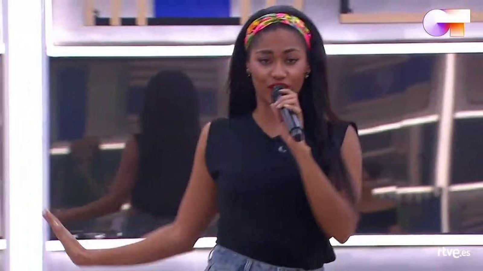 Nia canta "8 maravillas", de Nia, en el segundo pase de micros de la Gala Final de Operación Triunfo 2020