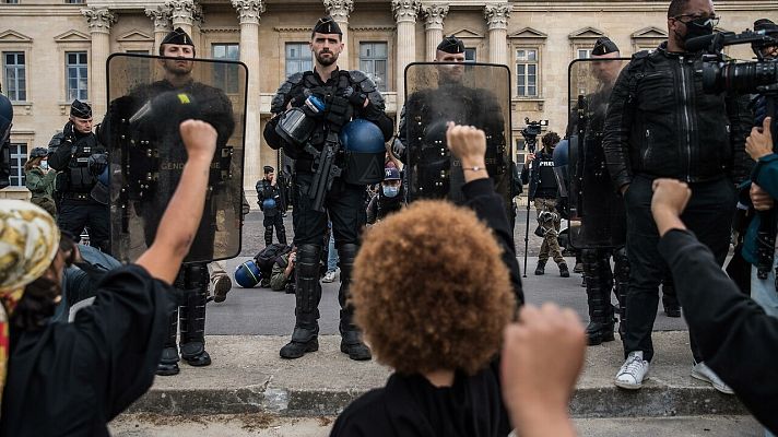 Telediario 1 - Francia toma medidas contra la violencia policial