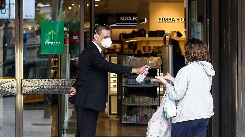 Distancia física y multas de 100 euros por no llevar mascarilla: así será la nueva normalidad