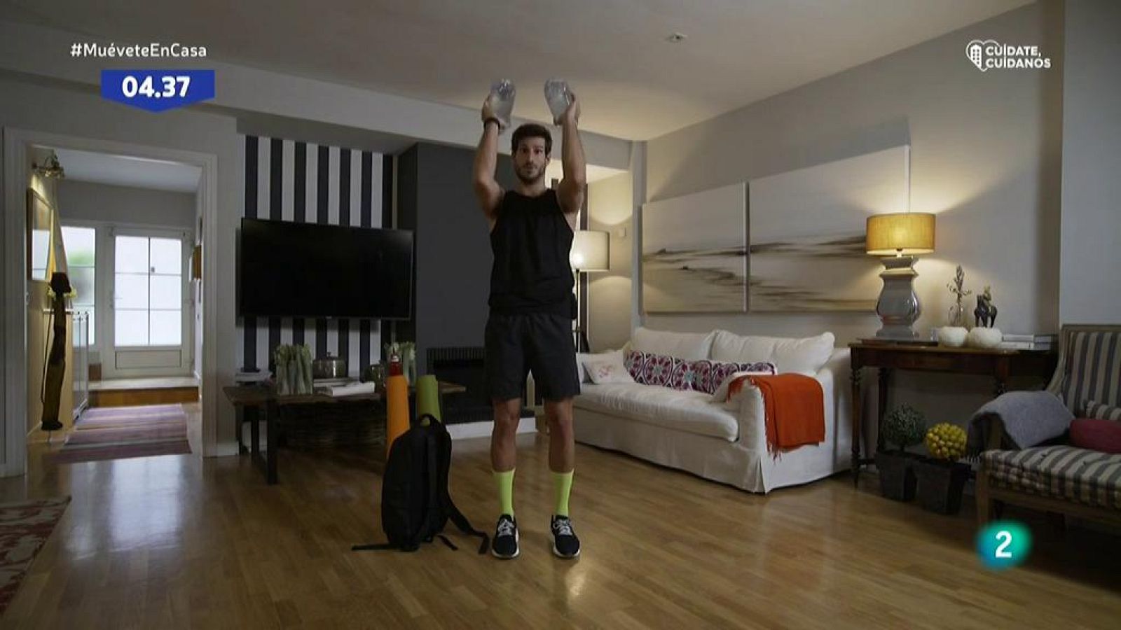 Muévete en casa - ¡Fortalece hombros y tríceps!