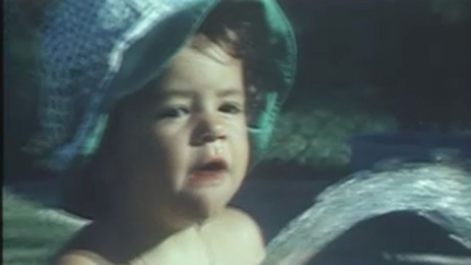 Rocío Jurado en casa junto a su marido y su hija Rociíto (1978) - Aplauso | Ver