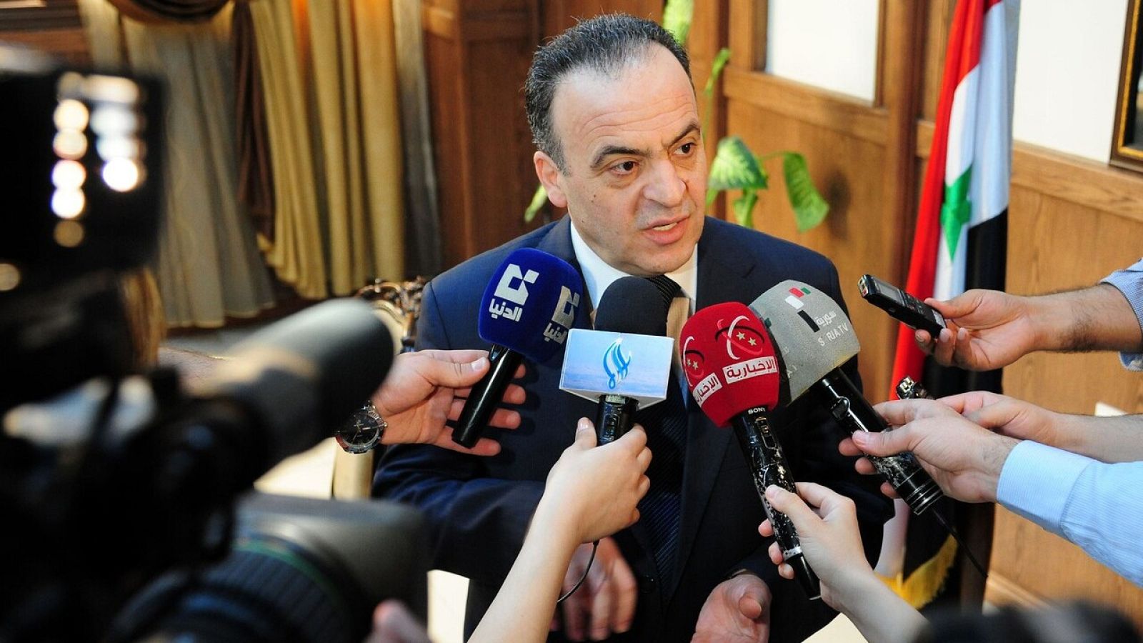 Bachar al Asad destituye por sorpresa al primer ministro sirio, Imad Khamis