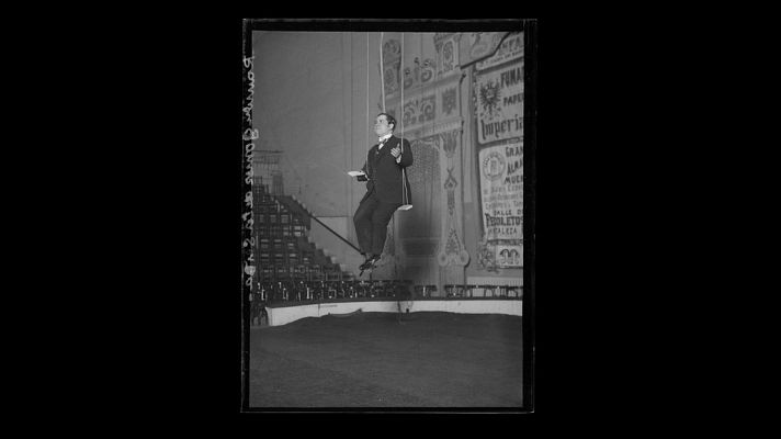 Atención obras - Humor absurdo.Una constelación del disparate en España