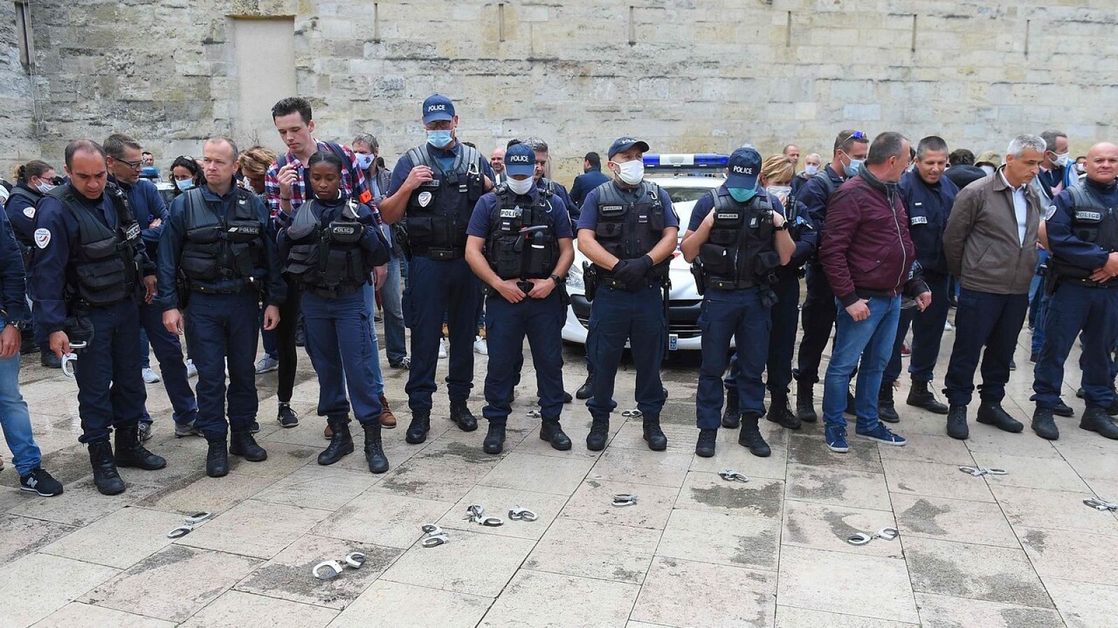 La policía francesa protesta por el "maltrato" del gobierno de Macron