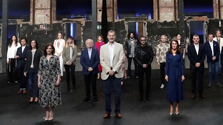 Telediario 1 - Los Reyes se reúnen con representantes de la cultura  como Juan Echanove, Ara Malikian, María Adánez o Carlos Jean