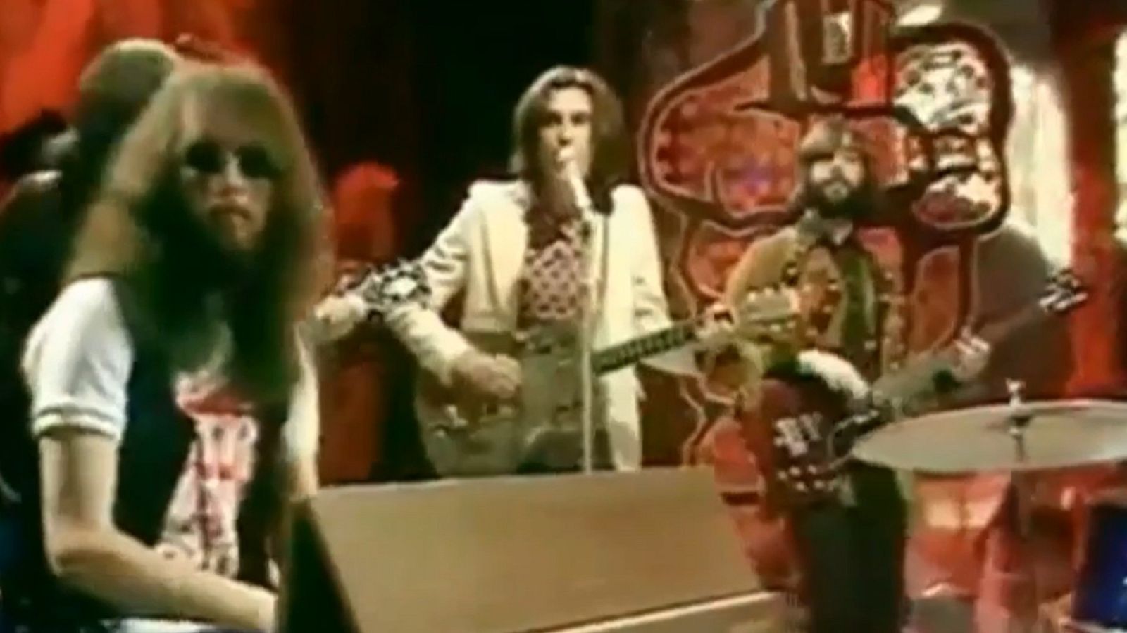 "Lola" de la legendaria banda británica The Kinks cumple 50 años | Ver