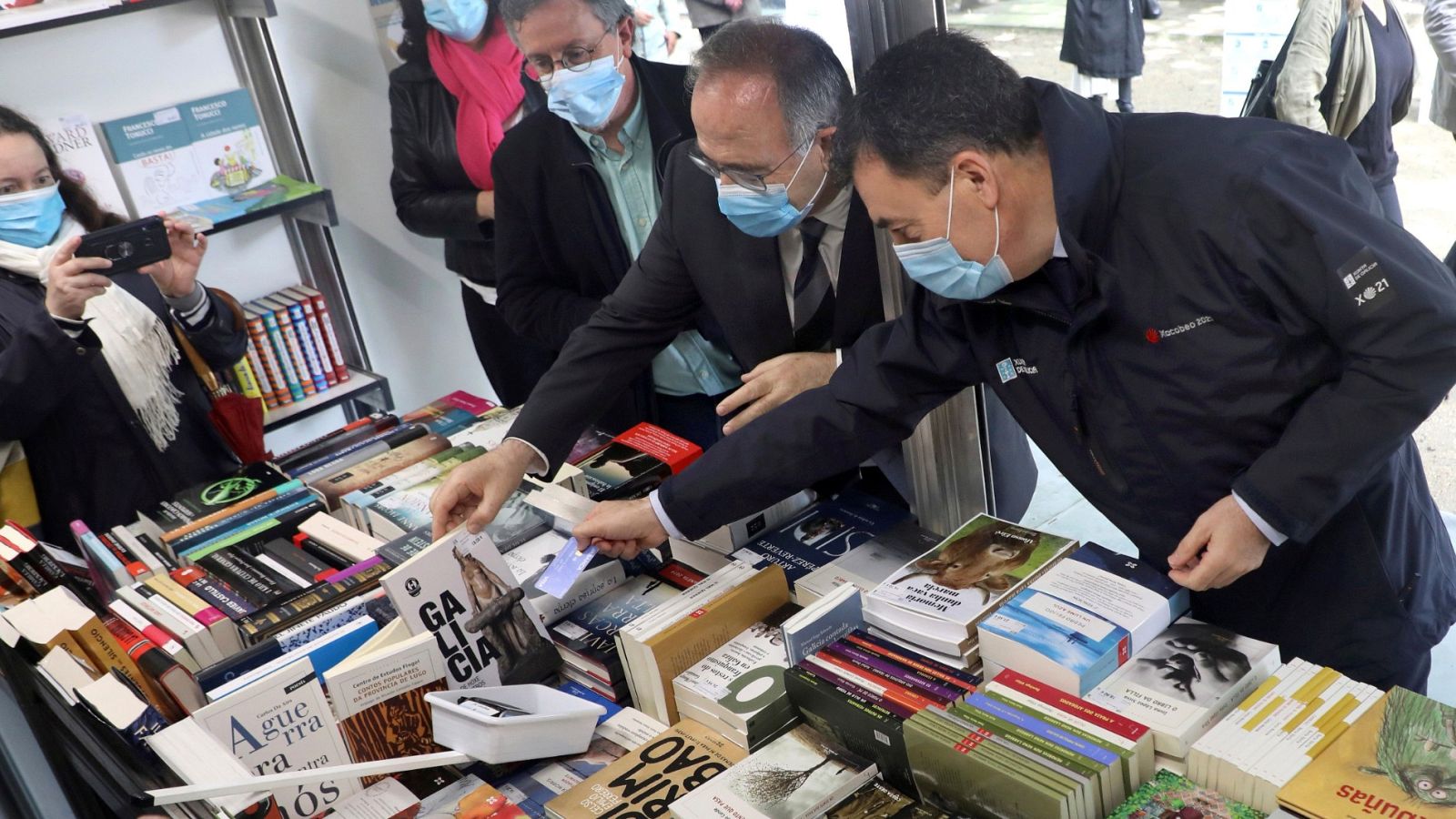 Santiago de Compostela acoge la primera feria del libro tras el confinamiento del coronavirus