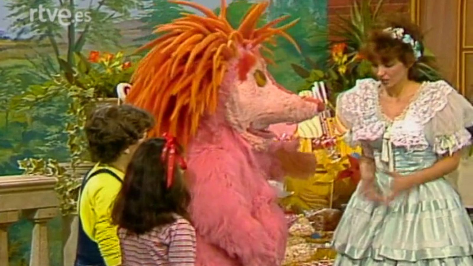 Barrio Sésamo - La Cenicienta y Espinete