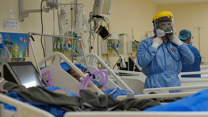  - Decenas de familias siguen buscando a sus fallecidos por Covid-19 en Guayaquil, foco de la pandemia en Ecuador