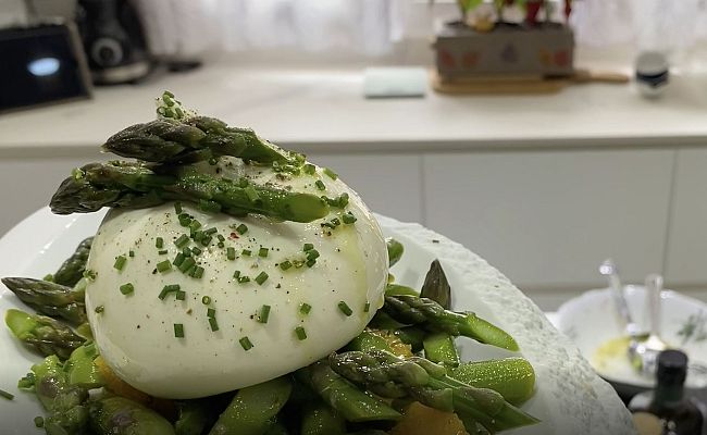 RTVE Cocina - Ensalada de burrata, espárragos y naranja