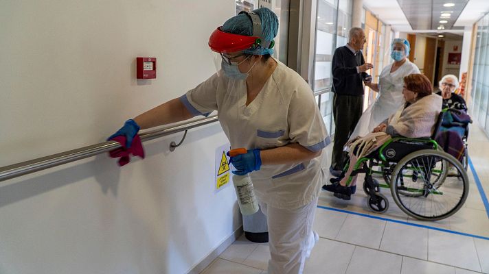 Telediario 1 - Detectan 20 nuevos casos de coronavirus en dos residencias y un hospital de Valladolid