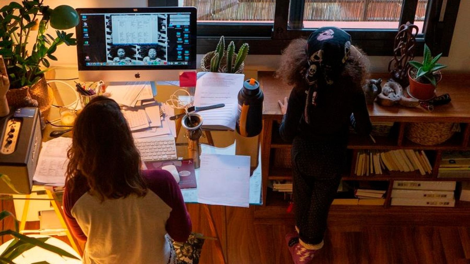 Lahera, profesor de Derecho del Trabajo: "Los costes de producción derivados del teletrabajo deben correr a cargo de la empresa" - RTVE.es - La tarde en 24h | Ver