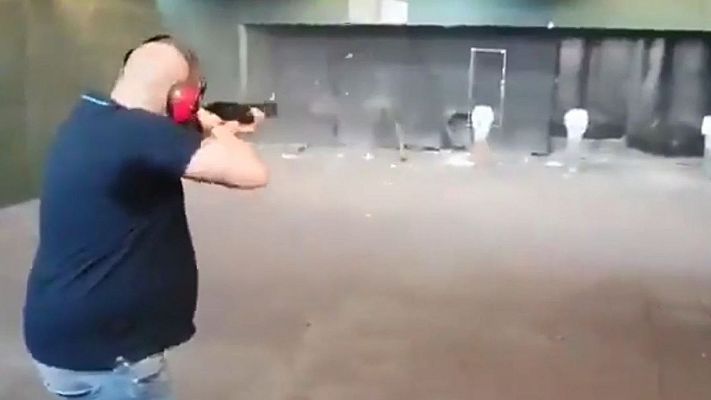 Telediario 1 - La Abogacía del Estado denunciará ante la Fiscalía un vídeo en el que un hombre dispara a fotos de Sánchez e Iglesias