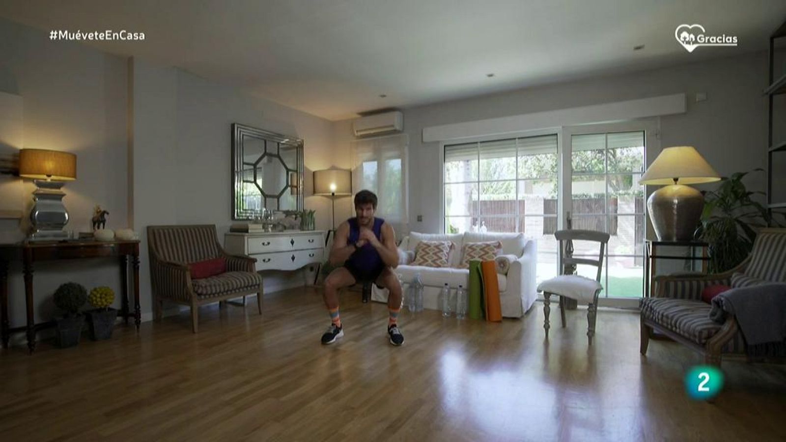 Muévete en casa - ¡5 minutos de calentamiento intenso!