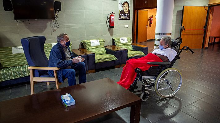 Telediario 1 - Tres residencias prohíben visitas tras detectarse positivos