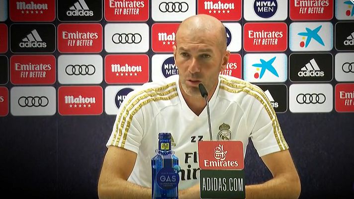Telediario 1 - Zidane evita contestar a Piqué: "Se puede jugar fuera del campo, pero nosotros queremos jugar dentro"