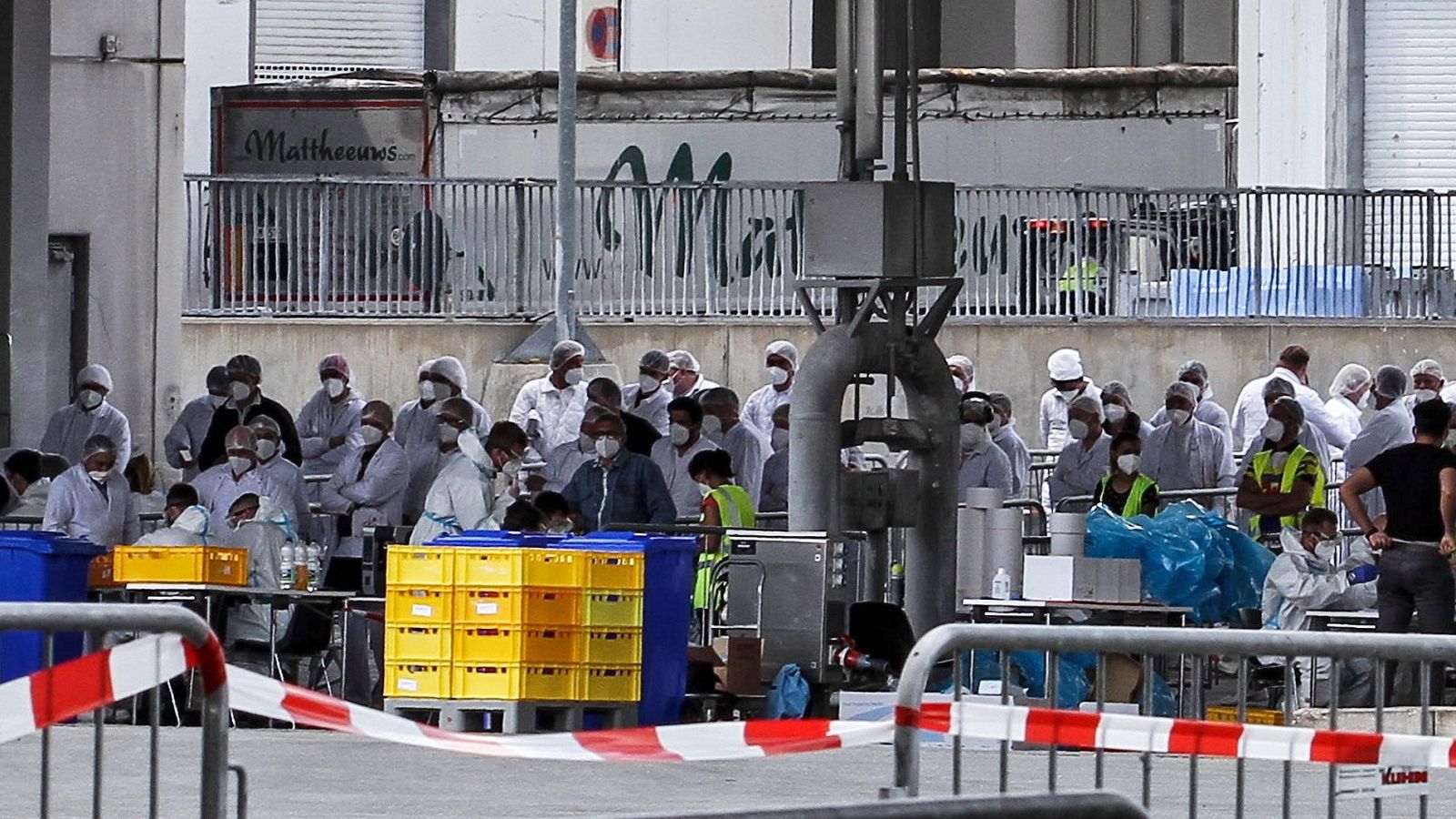 Las autoridades sanitarias en alerta ante los rebrotes de coronavirus en varias empresas en Europa