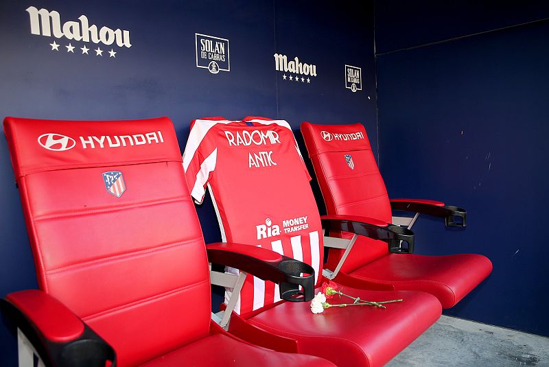 Emotivo recuerdo del Atlético a sus socios fallecidos durante la pandemia | Ver