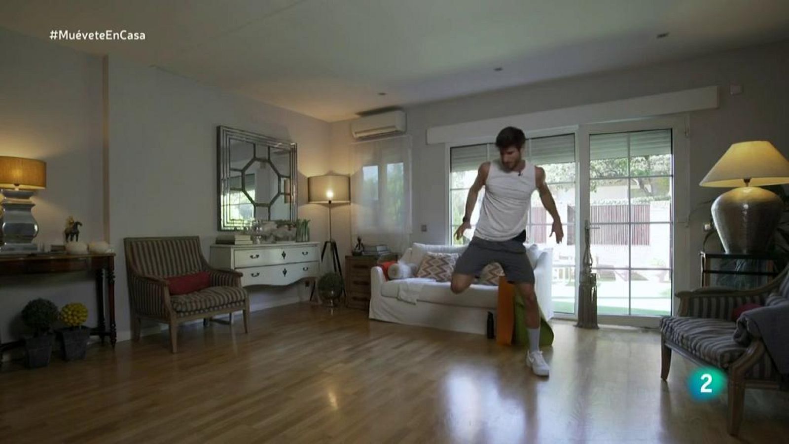 Muévtete en casa - Calentamiento para una clase de baile y combate