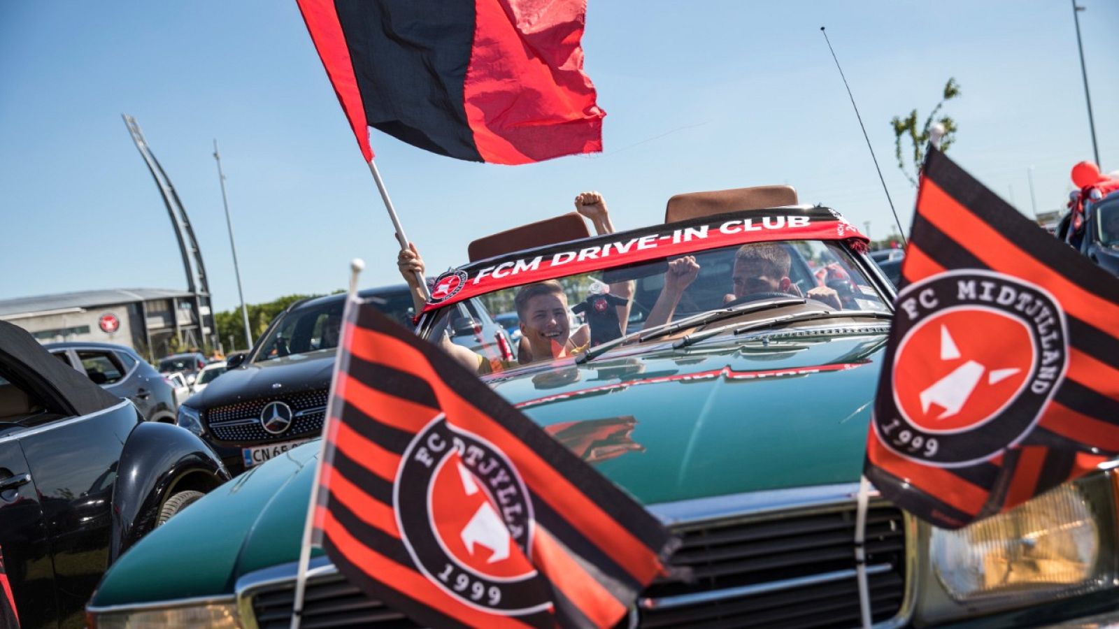 Los aficionados vuelven a los estadios en Dinamarca