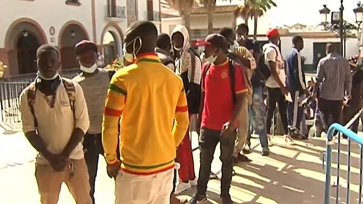 Telediario 1 - Migrantes engañados por un bulo sobre el ingreso mínimo vita