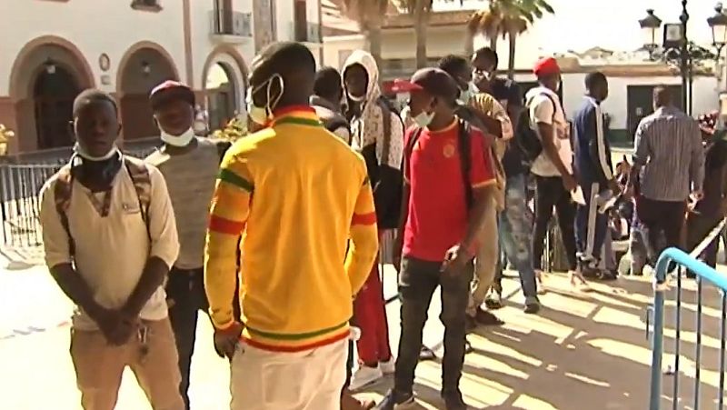 Cientos de migrantes engañados por un bulo sobre el ingreso mínimo vital