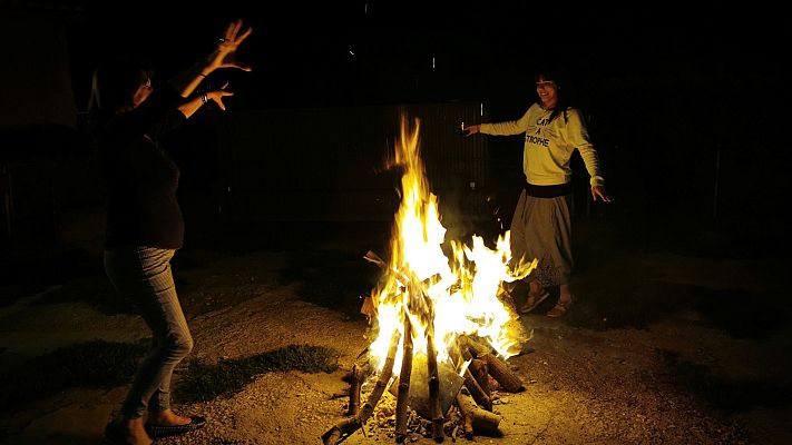 Telediario 1 - Noche de San Juan atípica, con menos hogueras y grupos reducidos para evitar contagios de coronavirus