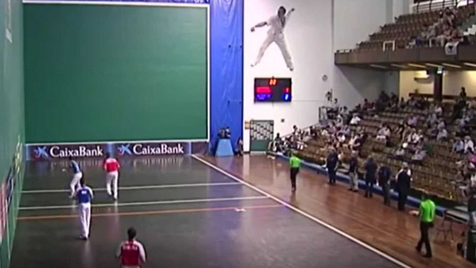 La accidentada vuelta del público en la pelota vasca